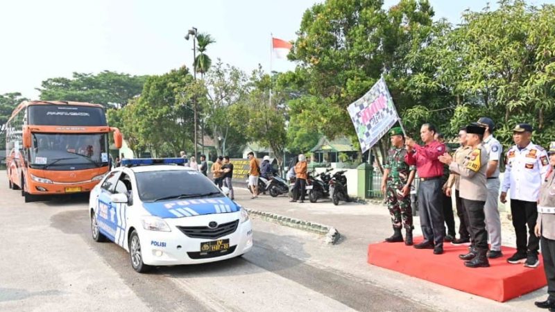 Bersama Kapolres, Bupati Bengkalis Berangkatkan 249 Peserta Mudik Gratis
