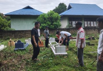 Gotong Royong Bersihkan Lokasi Pemakaman: Pj Bupati Kampar dan Masyarakat Salo Jaga Tradisi Hari Kedua Lebaran