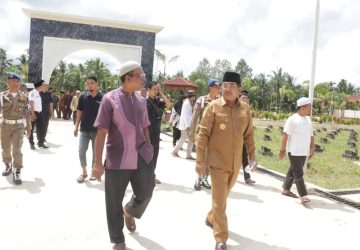 Dalam Rangka Persiapan Peresmian, Bupati Tanjabbar Tinjau TPU Desa Sialang