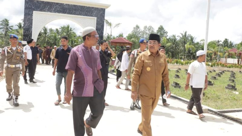 Dalam Rangka Persiapan Peresmian, Bupati Tanjabbar Tinjau TPU Desa Sialang