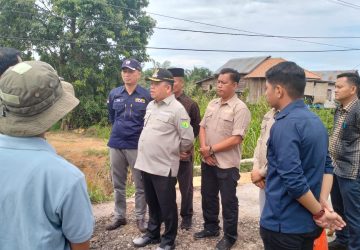 Pj Bupati Sandi Fahlepi Blusukan Tinjau Infrastruktur Jalan
