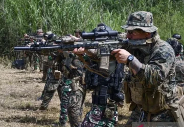 Prajurit Batalyon Intai Amfibi TNI AL dan USMC Latihan Menembak Reaksi di Pusat Latihan Tempur Marinir 6 Antralina