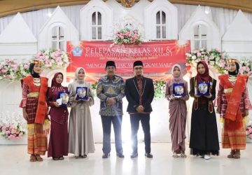 Bupati Tanjabbar Hadiri Pelepasan Siswa/i Kelas XII dan Wisuda Tahfizul Qur’an Juz 30 SMAN 08