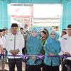 Bupati Tanjabbar Didampingi Hj Fadhilah Sadat Meresmikan Gedung Baru Sekretariat PKK
