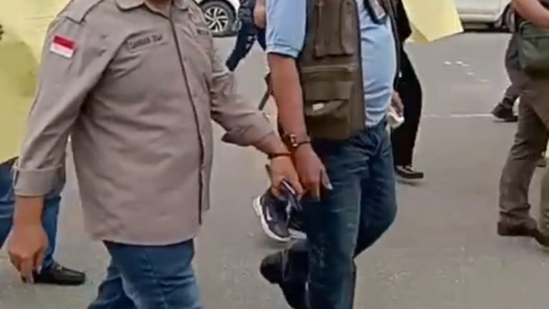 Puluhan Gabungan Wartawan Rohul Turun Unjuk Rasa Didepan Kantor Bupati Rohul