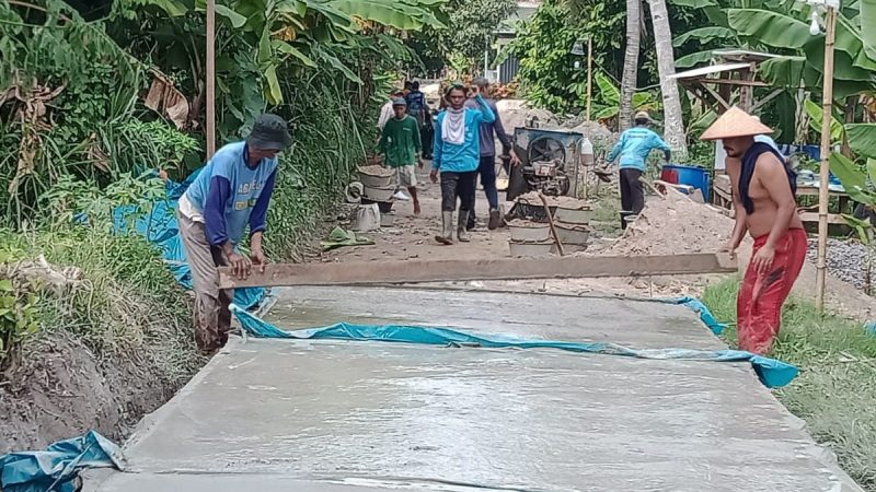 Wujudkan Usulan Masyarakat, Pemdes Lebung Nala Bangun Cor Beton Jalan Pertanian&nbsp;