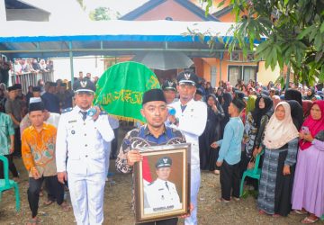 Pj Bupati Kampar Lepas Jenazah Khairul Amri Kedes Batu Lagka Kecil ke Peristirahatan Terakhir