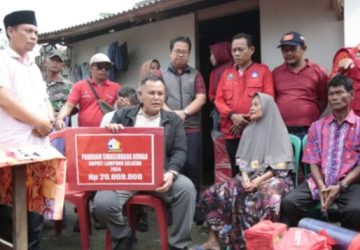 Bupati Lampung Selatan Bantu Pembangunan Rumah Roboh di Kecamatan Ketapang