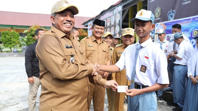 Pemkab Siak, Beri Kemudahan Layanan Pembuatan E-KTP Bagi Pelajar Usia 17 Tahun.