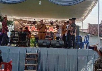 Hadiri Resepsi Pernikahan Anak Kadus Ruguk Induk, Bupati Lamsel Sumbang Lagu Untuk Mempelai