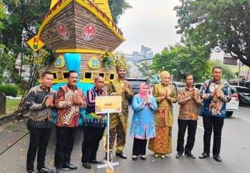 Bupati Kasmarni Hadiri Kirab Budaya, Sempena HUT Ke-44 Dekranasda Di Kota Surakarta