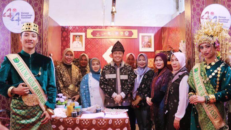 Kunjungi Stan Gambo Muba, Pj Gubernur Sumsel Beri Motivasi Pengrajin