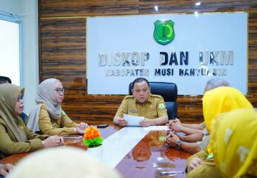 Pastikan Layanan Berjalan Baik, Pj Bupati Sandi Fahlepi Kunjungi Kantor Dinas Koperasi dan UMKM