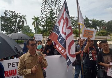 Koalisi Penyelamat Pilar Demokrasi di Jambi Demo Tolak RUU Penyiaran