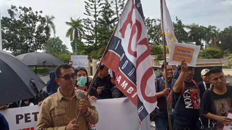 Koalisi Penyelamat Pilar Demokrasi di Jambi Demo Tolak RUU Penyiaran