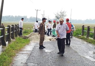 Jembatan Jl Poros Kecamatan Sragi Ambrol, Truck Dilarang Melintas Dan Lalin Dialihkan