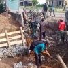 Jelang Penutupan TMMD ke-120, Satgas Kodim 0421/LS Bersama Warga Kebut Pemasangan Bronjong Sepanjang 500 Meter