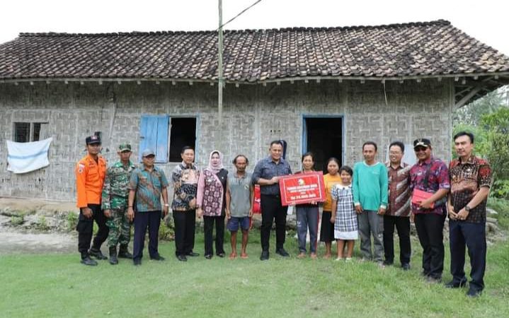 8 Warga Desa Bali Agung Terima Bantuan Bedah Rumah Dari Pemkab Lamsel