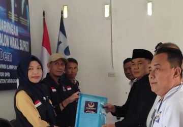 Tim Saleh Asnawi Ambil Formulir di Kantor NasDem Tanggamus