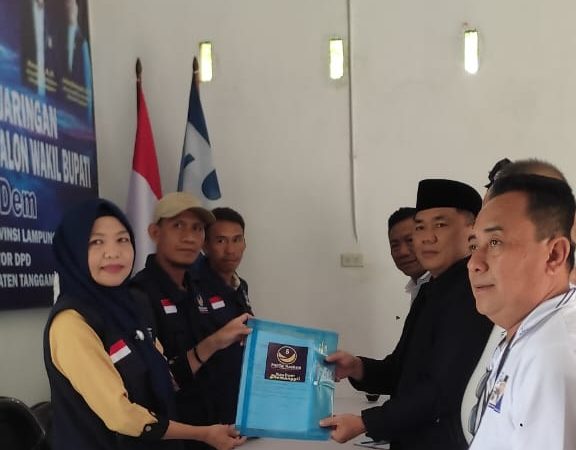 Tim Saleh Asnawi Ambil Formulir di Kantor NasDem Tanggamus