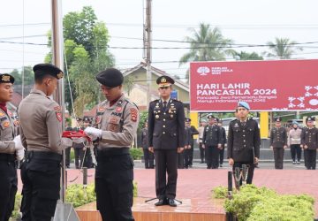 Dalam Rangka Memperingati Hari Pancasila, Jajaran Anggota Polres Muba Melaksanakan Upacara di Halaman Mapolres Muba