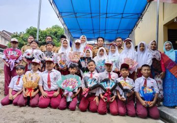 Kades Chako Menghadiri Acara Pelepasan Siswa-Siswi Kelas VI SDN 1 & 2 Desa Pematang Baru TP 2023/2024