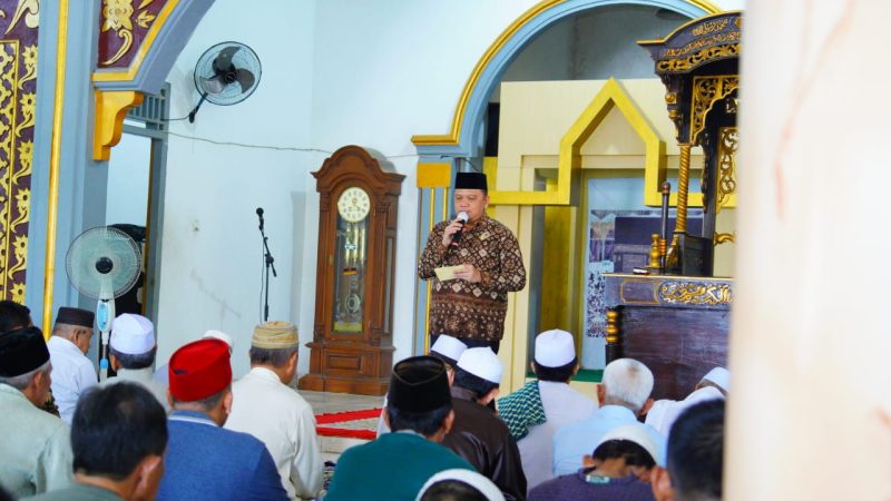 Pj. Bupati Sandi Fahlepi&nbsp; Safari Jumat di Masjid Al Karim Nur