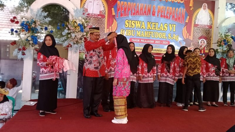 Sederhana Tapi Meriah, SDN 2 Sumur Gelar acara Pelepasan Kelas VI Dan Perpisahan Guru TP 2023/2024