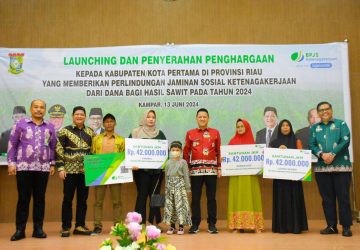 Kabupaten Kampar Raih Penghargaan sebagai Pelopor Perlindungan Sosial Ketenagakerjaan di Provinsi Riau