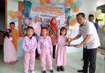 Peduli Dunia Pendidikan, Kades Chako Hadiri Acara Perpisahan Peserta Didik Paud Kenanga Desa Pematang Baru