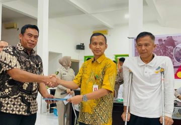Tim Dokter RS Bhayangkara Polda Sumsel Gelar Bhakti Kesehatan, Berikan Pelayanan 113 Penyandang Disabilitas