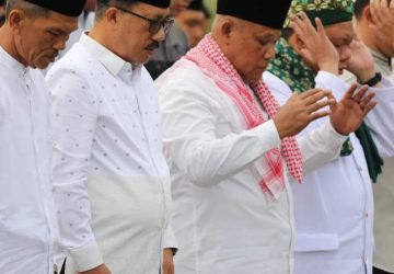 Nanang Ermanto Salat Idul Adha 1445 Hijriah di Lapangan Desa Way Galih
