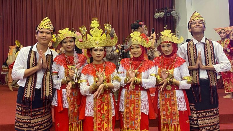 Ummul Nanda Ridhotun, Mahasiswi UNILA Tampilkan Tari Bedana di Gedung UNS Surakarta 