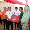 Nanang Ermanto Serahkan Bantuan Untuk 121 Rumah Terdampak Puting Beliung Nanang Ermanto Serahkan Bantuan Untuk 121 Rumah Terdampak Puting Beliung