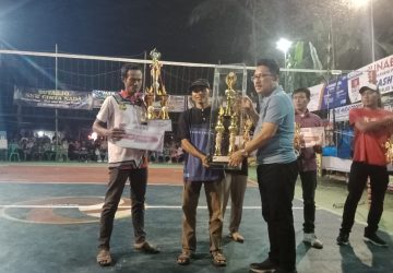 Sekdakab Lamsel Hadiri Penutupan Sekaligus Final Turnamen Bola Voli Taman Sari Cup I Tahun 2024