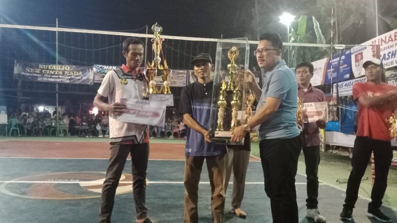 Sekdakab Lamsel Hadiri Penutupan Sekaligus Final Turnamen Bola Voli Taman Sari Cup I Tahun 2024
