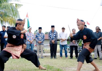 Pj Sekda Kampar Ahmad Yuzar Luncurkan Pelayanan Administrasi Kependudukan di Desa Pandau Jaya