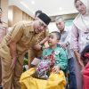 Ikut Khitanan Massal, Anak-anak di Muba Dapat Uang Saku dari Sekda Apriyadi