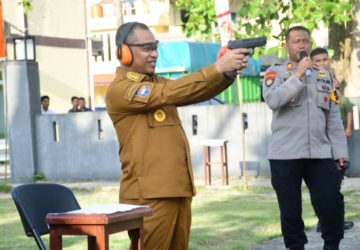 Wabup Bagus Santoso Unjuk Kebolehan dalam Lomba Menembak Kapolres Bengkalis Cup