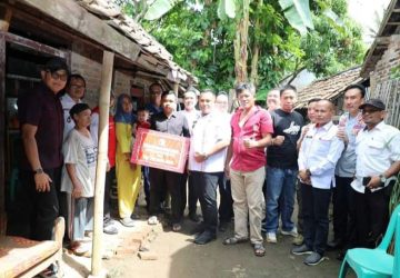 Warga Desa Negeri Pandan Terima Bantuan Bedah Rumah dari Bupati Lampung Selatan