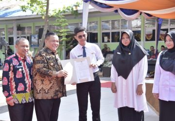 Wabup Bagus Santoso Dampingi Pj. Gubri Serahkan SK Kepada 240 PPPK Fungsional Guru Provinsi Riau di Kabupaten Bengkalis