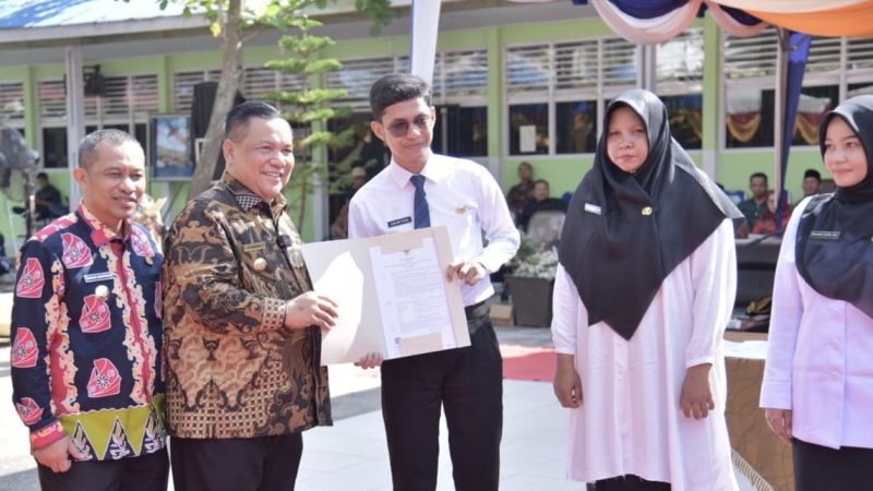 Wabup Bagus Santoso Dampingi Pj. Gubri Serahkan SK Kepada 240 PPPK Fungsional Guru Provinsi Riau di Kabupaten Bengkalis