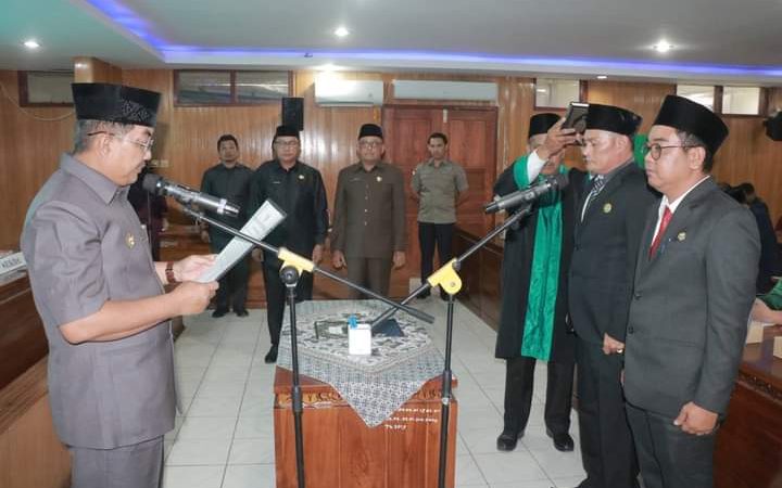 Bupati Tanjung Jabung Barat Melantik Kepala BKAD dan Kasat Pol PP