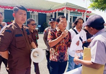 LSM Brajo Sakti Gelar Aksi Lanjutan Depan Kantor Kejari Sungai Penuh Sekaligus Penyerahan Surat Laporan