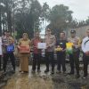 Peduli Korban Musibah Kebakaran Rumah, Polsek Kempas bersama Pemdes Pekan Tua Berikan Bantuan Sosial