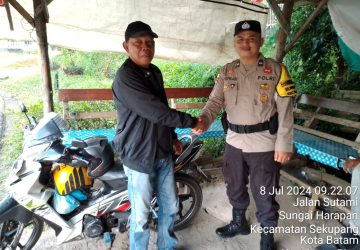 Bhabinkamtibmas Polsek Sekupang Sambangi Ojek Pangkalan Sampaikan Pesan Kamtibmas