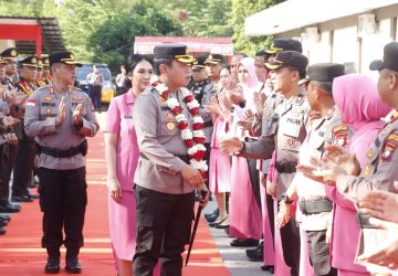 Tradisi Welcome dan Farewell Parade Iringi Pisah Sambut Kapolresta Barelang