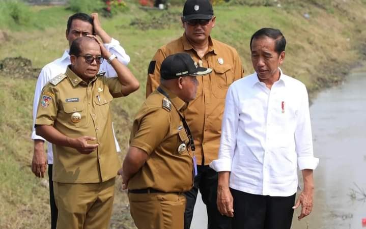 Kunjungan ke Sragi, Jokowi Beri Bantuan Pompa Air Sawah Untuk Petani