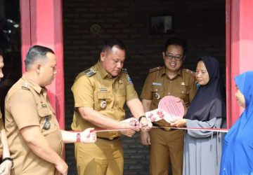 Bupati Lamsel Resmikan Hasil Bedah Rumah di Desa Buah Berak Kalianda