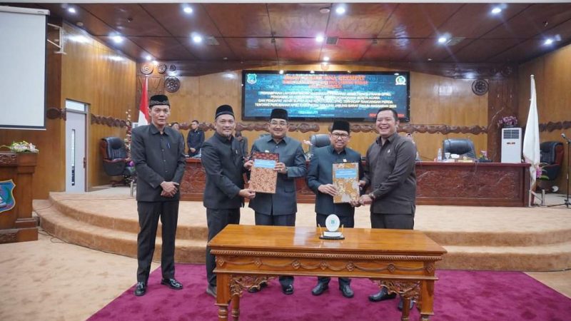 Bupati Hadiri Rapat Paripurna ke Empat DPRD Kabupaten Tanjabbar Tahun 2024